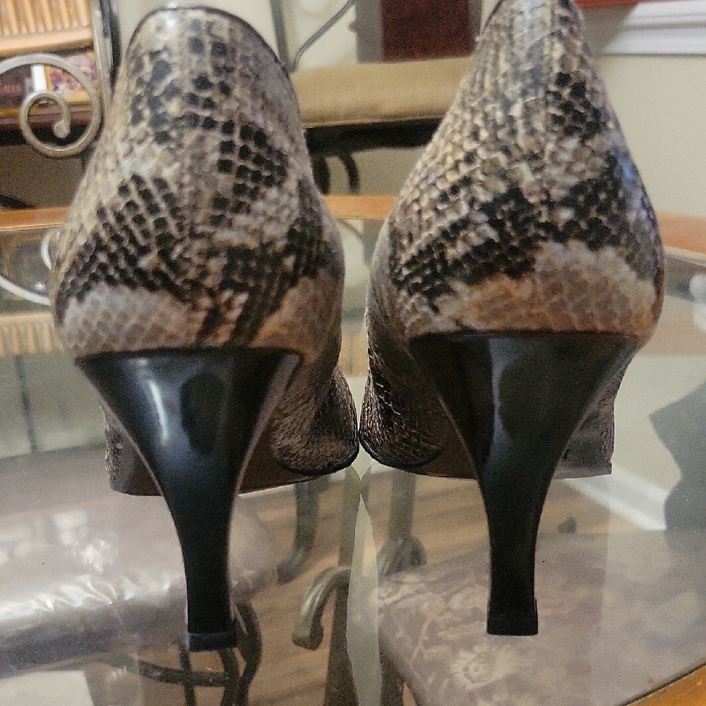 J.Renee Snakeskin Patterned Heels in Black and Brown - Picture 4 of 5